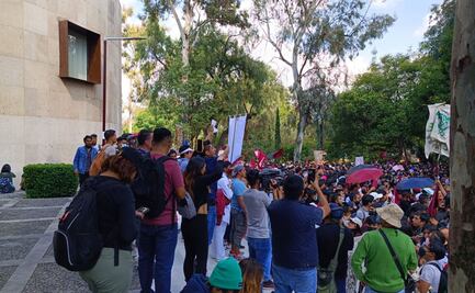 Estudiantes marchan hacia Dirección General del IPN para entregar pliego petitorio