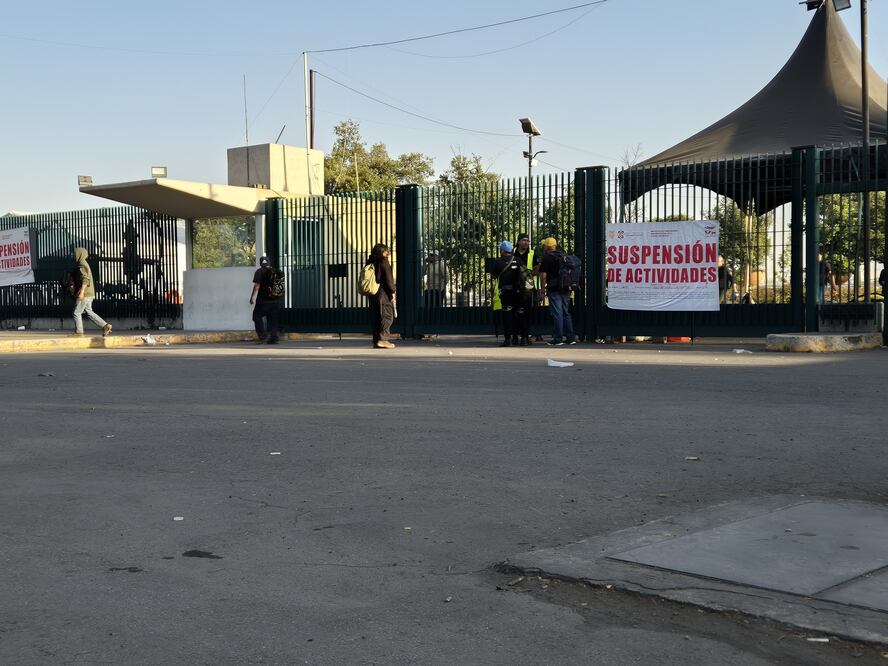Trabajadores de distintas empresas ya comenzaron a ingresar al Parque Bicentenario para la desinstalación de equipos que aún se encuentran dentro del recinto. (Foto: Jorge Alejandro Medellín/ EL UNIVERSAL)