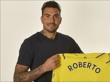 West Ham le gana a los Pumas la carrera por Roberto Jiménez