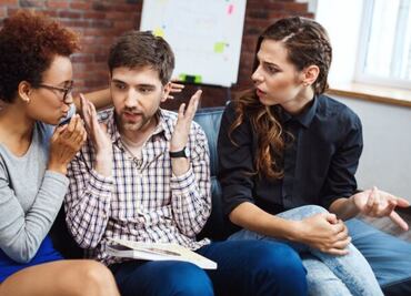 3 comportamientos que hacen las personas con inteligencia emocional; permiten lograr relaciones más sólidas