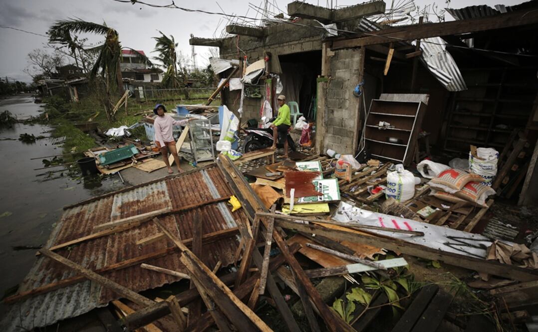 El tifón Mangkhut azotó la isla principal de Luzon con vientos de más de 200 km/h y lluvias torrenciales. (Foto: EFE)