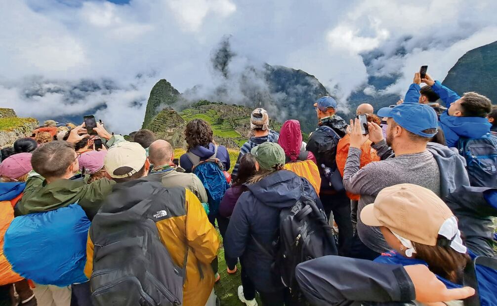 En la actualidad hay tres circuitos para explorar Machu Picchu. La opción dos es la más popular, al ofrecer una vista de postal y el recorrido por la ciudadela. Foto. Inder Bugarin / EL UNIVERSAL