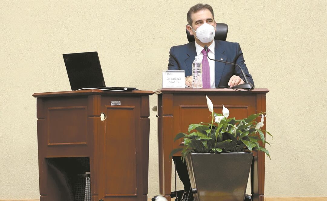 El consejero presidente del INE, Lorenzo Córdova, desde el Consejo General del INE se congratulaba de que la jornada fue una fiesta. Foto: Berenice Fregoso. EL UNIVERSAL