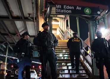Usuarios del metro de Nueva York, en alerta por otro hombre empujado a las vías