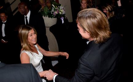 Brad Pitt detiene conferencia para ver a Jennifer Aniston