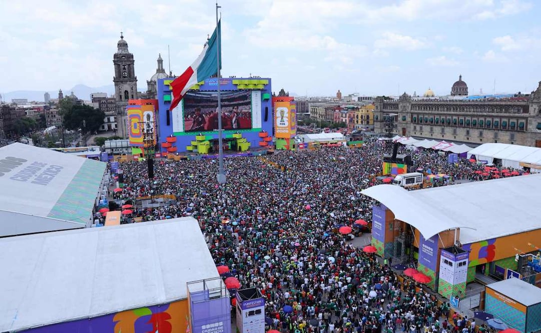 Fiesta del Mundial llena el Zócalo hasta el final; 110 mil aficionados ven el triunfo de España en el FIFA Fan Fest.
Foto: Especial.