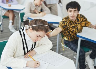 Profesor se vuelve viral por su modo de corregir exámenes y motivar a sus alumnos