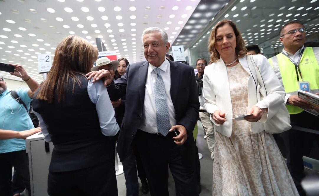 El presidente Andrés Manuel López Obrador y su esposa, Beatriz Gutiérrez. Foto: Germán Espinosa/EL UNIVERSAL 