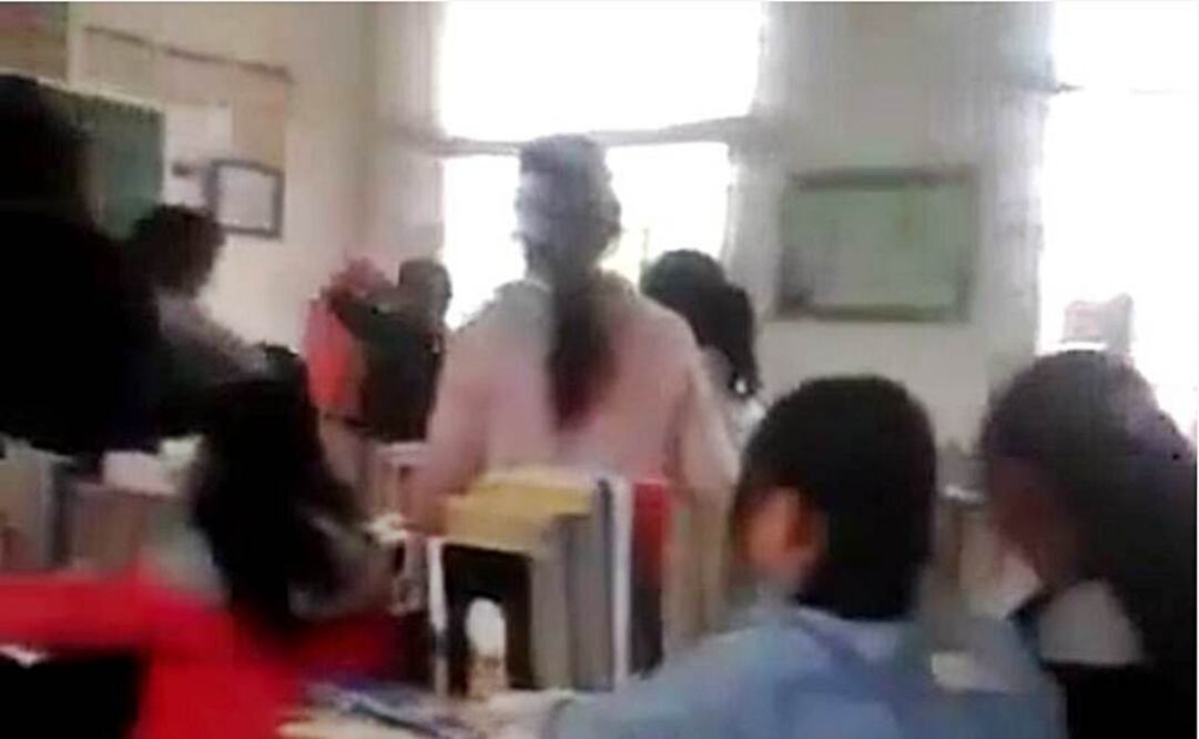 Video: Maestro en China da fuerte golpiza a alumna