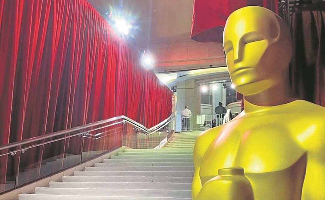 Casi todo está todo listo en la entrada del teatro, que se encuentra cerrado hasta hoy en la tarde. Foto: Mario P. Székely / EL UNIVERSAL