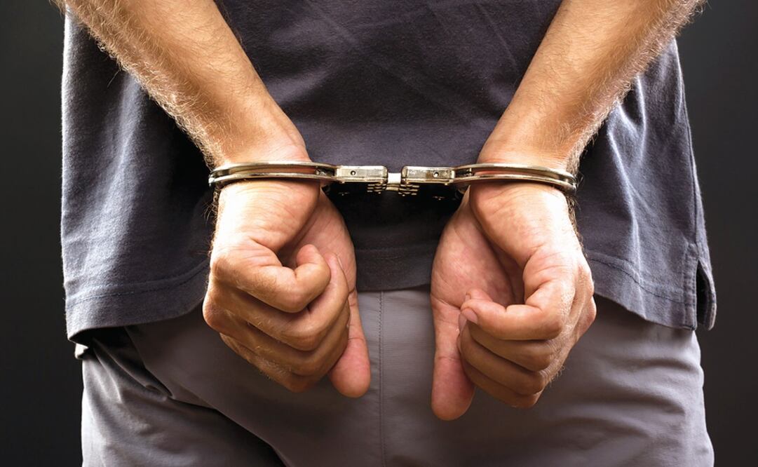 Arrested man handcuffed hands at the back – Photo: File photo/EL UNIVERSAL
