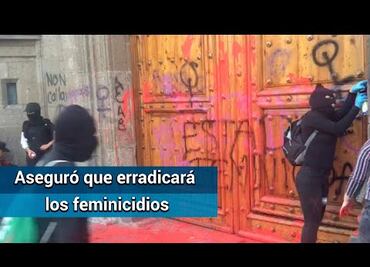 Pide AMLO a feministas "que no nos pinten las puertas, las paredes"