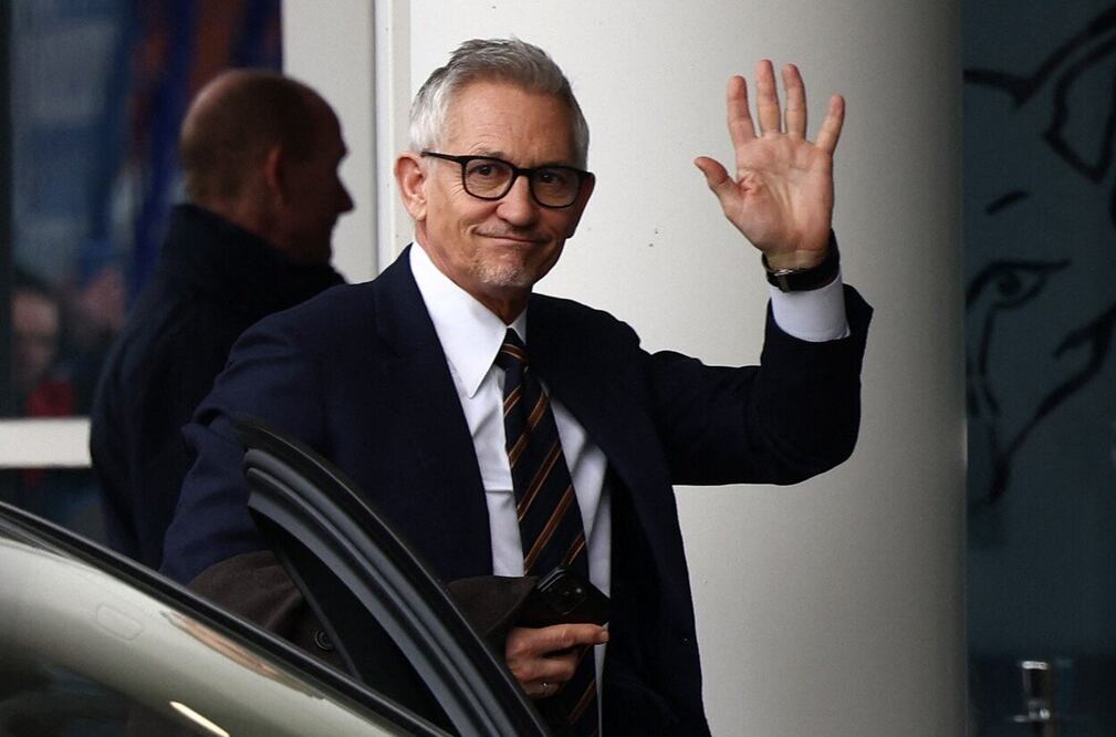 Gary Lineker, exfutbolista de Inglaterra convertido en presentador de televisión de deportes para la BBC, llega al King Power Stadium en Leicester. Foto: AFP