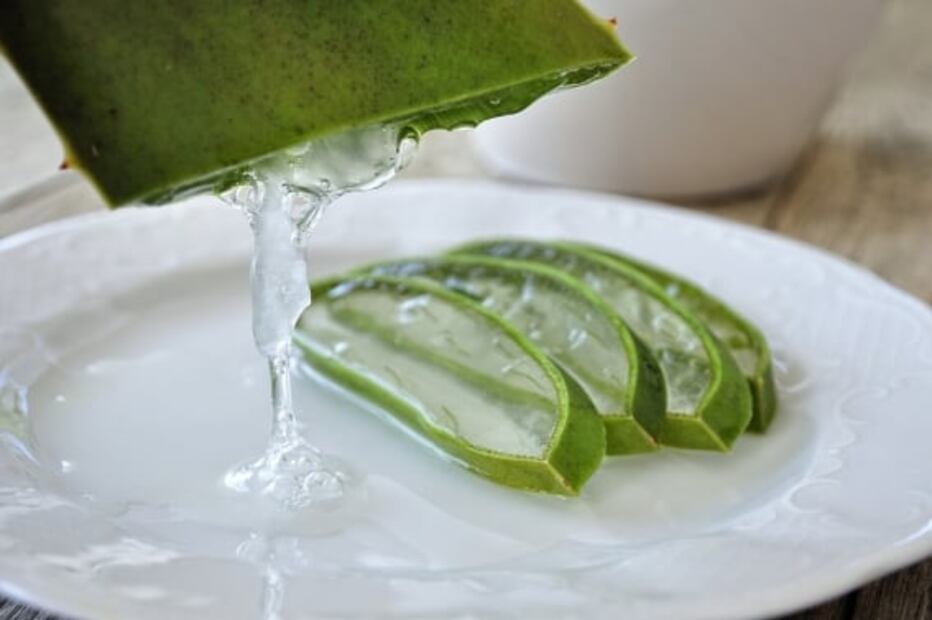 Haz shampoo de aloe vera para alaciar el pelo