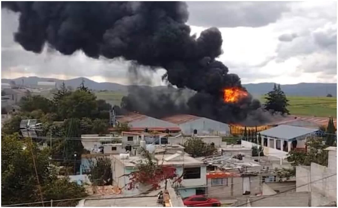 Reportan incendio en fábrica de Calpulalpan, Tlaxcala a orilla de la carretera México-Veracruz. Foto: Especial
