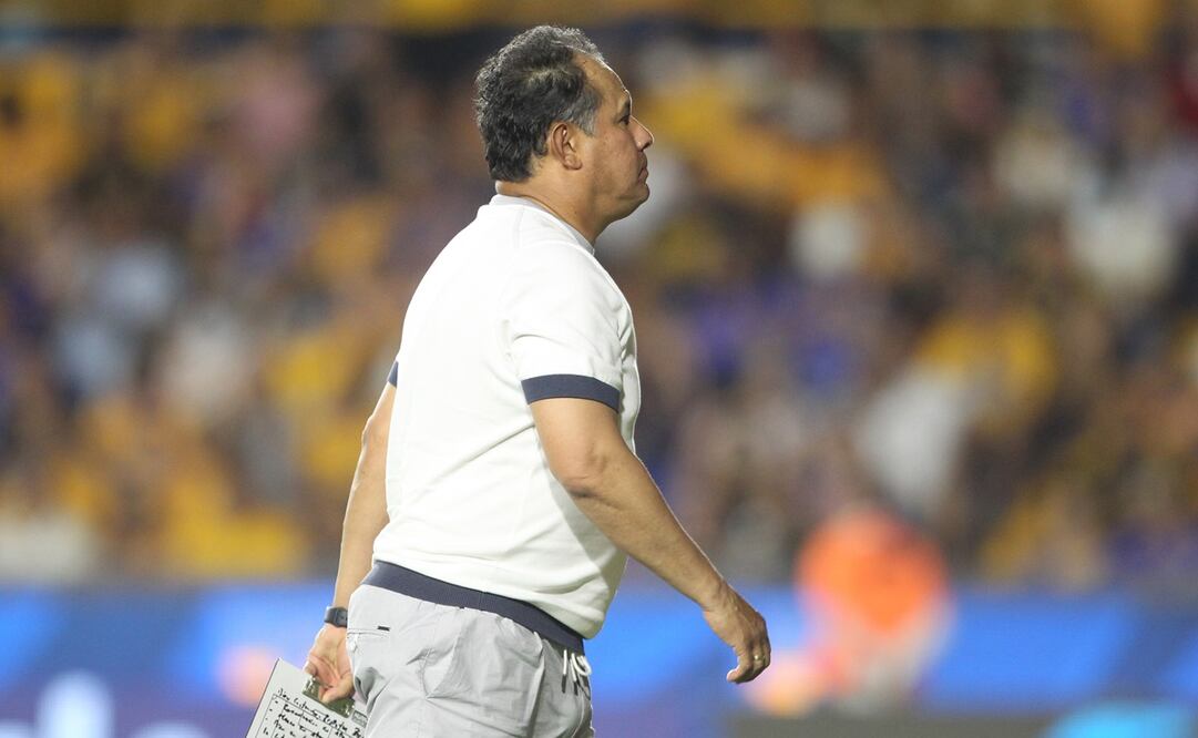 Juan Reynoso saliendo expulsado del partido contra Tigres - FOTO: Imago7