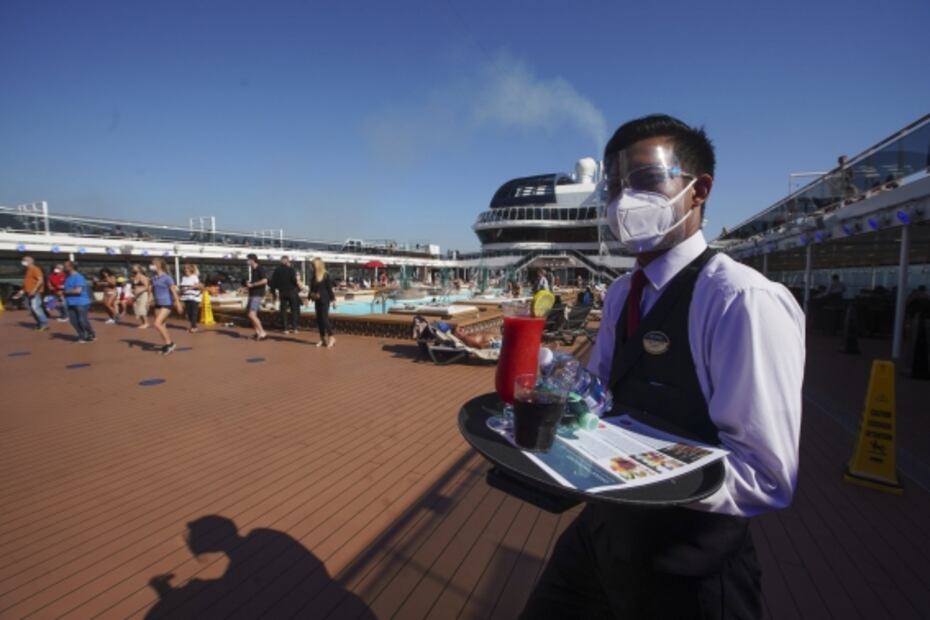 El crucero que desafía con restaurantes y fiesta el confinamiento en Italia por Covid-19