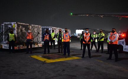 Arriban cargamentos de vacunas de AstraZeneca y Sputnik V a México