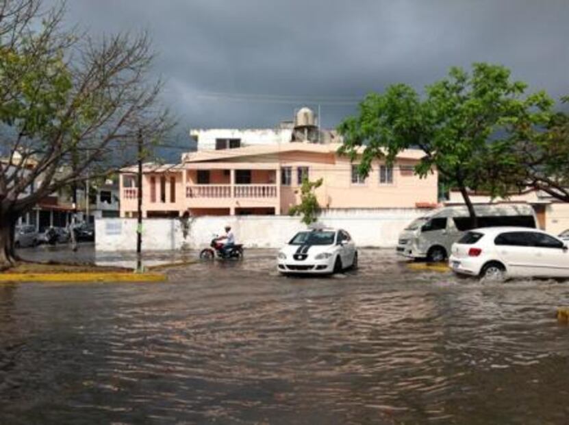 Tormenta provoca daños materiales en Cancún 