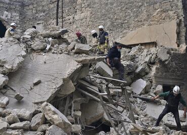 Reducen bombardeos en Alepo pero no cesan los enfrentamientos