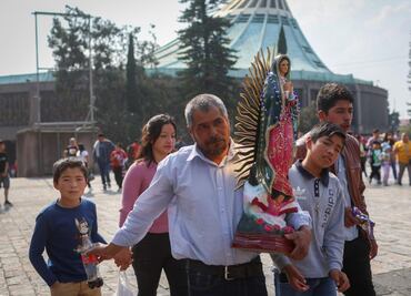 Entre fe, oraciones, fotos y selfies, capitalinos pasan Navidad en la Basílica de Guadalupe; mira las fotos