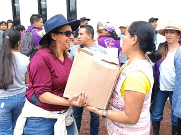 Atiende Evelyn Parra a personas afectadas por lluvias en Venustiano Carranza