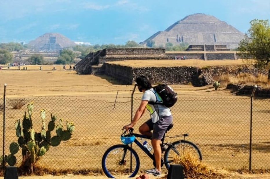 Teotihuacán: cuevas y pulque durante un tour en bicicleta