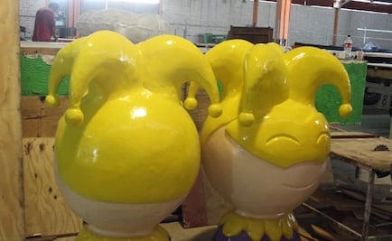 Detalla artesano carros alegóricos para Carnaval de Veracruz