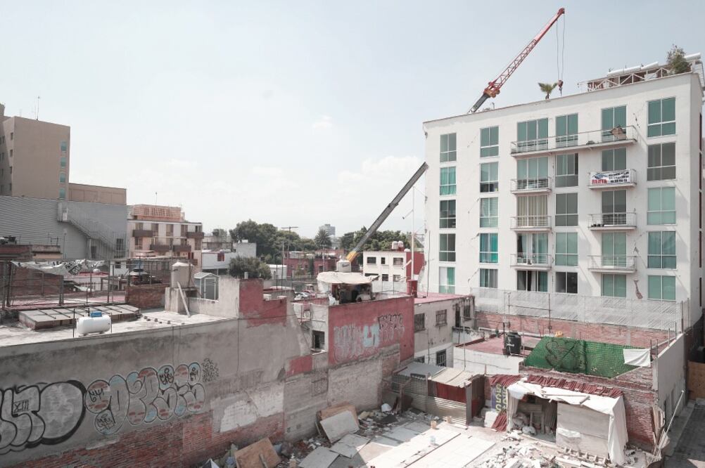 Los vecinos deberán pagar otros 10 mil pesos más para contratar a una empresa que verifique la calidad de los materiales utilizados. (ALEJANDRA LEYVA. EL UNIVERSAL)