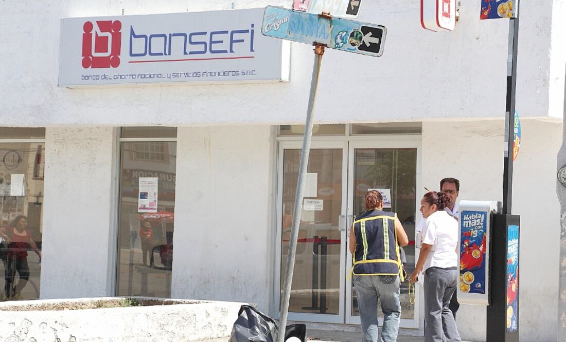 Bansefi dice que atiende en la actualidad a 392 municipios con 426 sucursales, pero gracias a su alianza con Telecomm Telégrafos tiene mil 720 oficinas más (ARCHIVO EL UNIVERSAL)