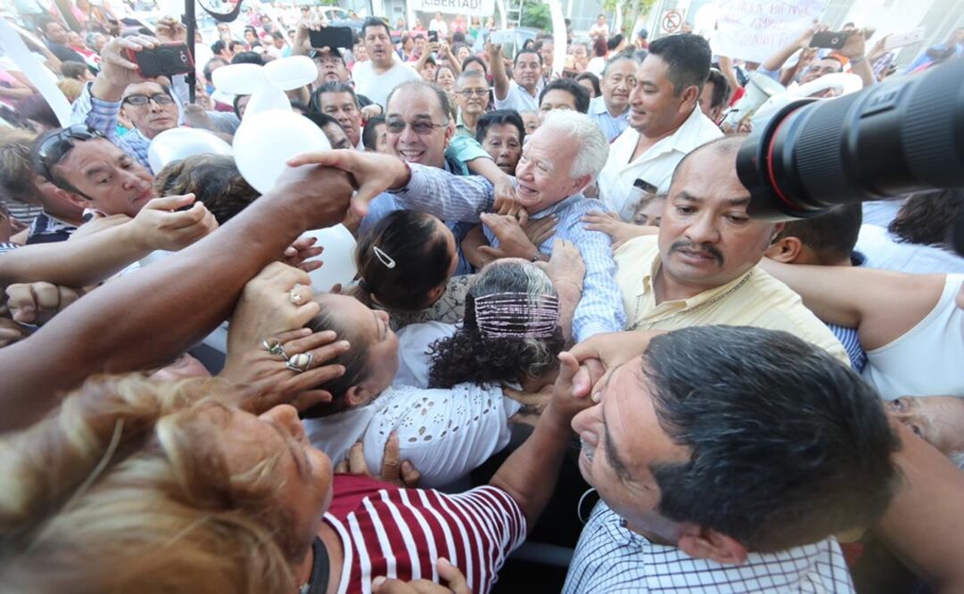 Este jueves luego de seis años con cinco meses de haberse ido de Tabasco, regresó Granier Melo a su tierra. Foto: Luis Manuel López
