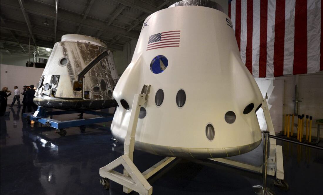 La cápsula Space X Dragon que trasportará a un grupo de astronautas al espacio en 2015, expuesta en la sede de la compañía estadounidense SpaceX en Hawthorne, Estados Unidos, hoy, jueves, 14 de junio de 2012, foto de archivo. Foto: EFE