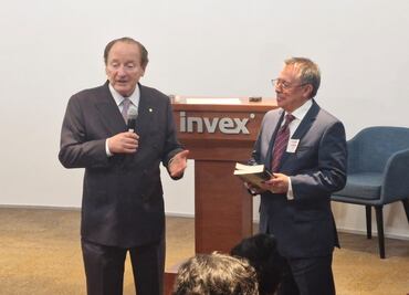 Ante alta informalidad, México debe invertir en bonos de valores de jubilación; tiene potencial en bonos gubernamentales: Premio Nobel de Economía