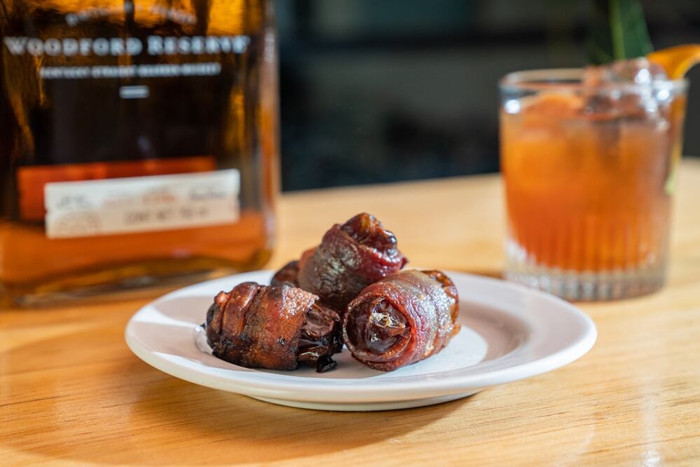 El maridaje incluye un coctel hecho de whisky, jugo de mandarina y jarabe de hoja de aguacate / Foto: Cortesía Brown-Forman Whiskies