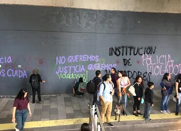 Encapuchadas realizan pintas en edificio de SSC y estación Insurgentes del Metrobús