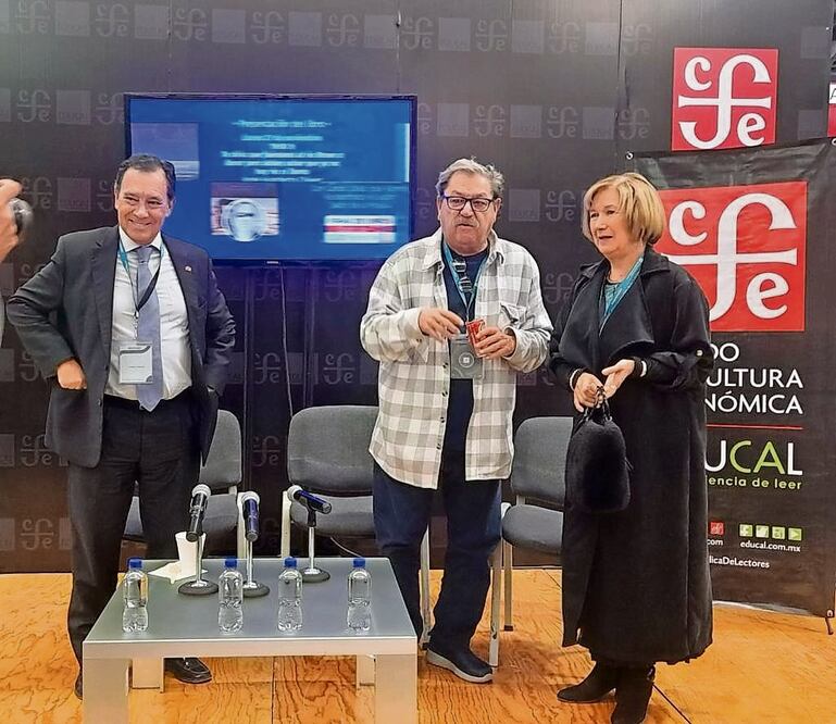 Paco Ignacio Taibo II y Lídia Jorge. Foto: FCE