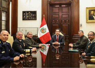 Fuerzas Armadas y Policía de Perú respaldan a Vizcarra como jefe supremo