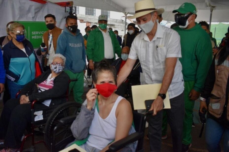 López-Gatell se vacuna contra Covid-19; “agradezco la calidad de la atención”, dice