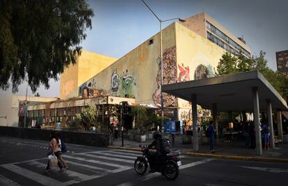 Tras pleito entre ambulantes, clases en la UNAM transcurren con normalidad