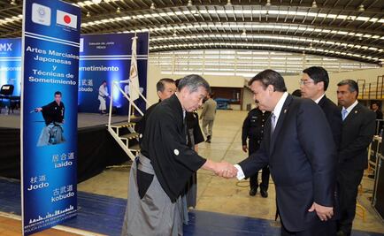 Dan cursos de artes marciales a policías capitalinos