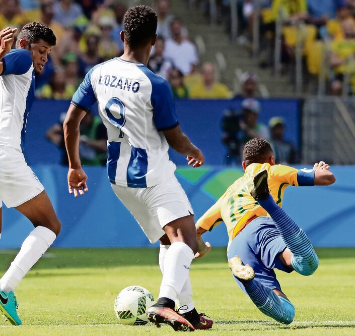 Honduras no pudo contener a la Canarinha en la semifinal (ALEJANDRO ERNESTO. EFE)