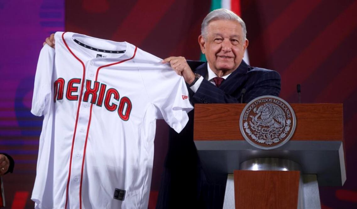 El presidente López Obrador dijo que la novena mexicana “cepillará” a Colombia en el juego de este sábado. Foto: Germán Espinosa