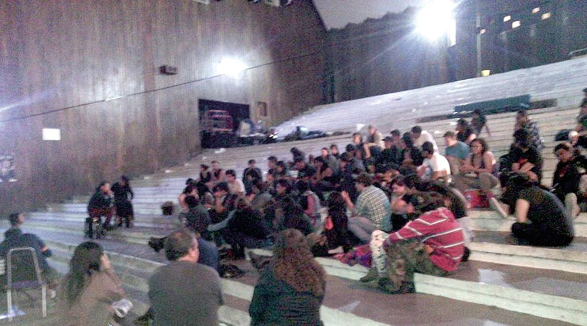 Ocupantes del auditorio Justo Sierra se reunieron el 27 de marzo para diseñar su estrategia de defensa (TOMADA DE TWITTER)