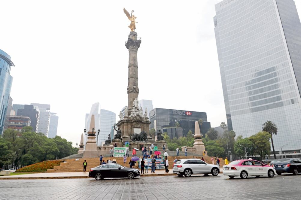 De acuerdo con la lista de monumentos a rehabilitar a la que tuvo acceso EL UNIVERSAL, la columna del Ángel de la Independencia, ubicada en Paseo de la Reforma, necesita 142 mil 577 pesos para estudios para su restauración (IRVIN OLIVARES. EL UNIVERSAL)