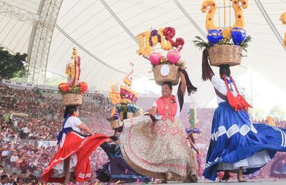 Con palcos vacíos y luto mezclado con alegría arranca la 91 edición de la Guelaguetza en Oaxaca