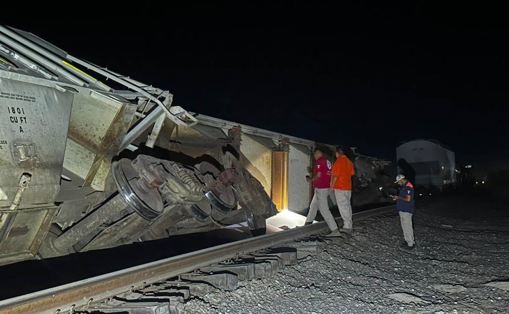 Se descarrilan seis vagones de un tren que contenían un químico tóxico en Lerdo, Durango; no hay lesionados.
Foto: Especial.