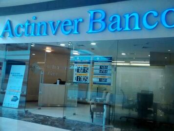 Dólar vuelve a repuntar y se vende en $17.02