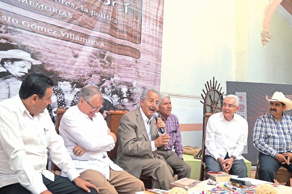 Augusto Gómez Villanueva (al centro). Foto: Archivo/EL UNIVERSAL