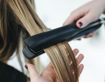 Repara el pelo maltratado por la plancha con estas mascarillas caseras