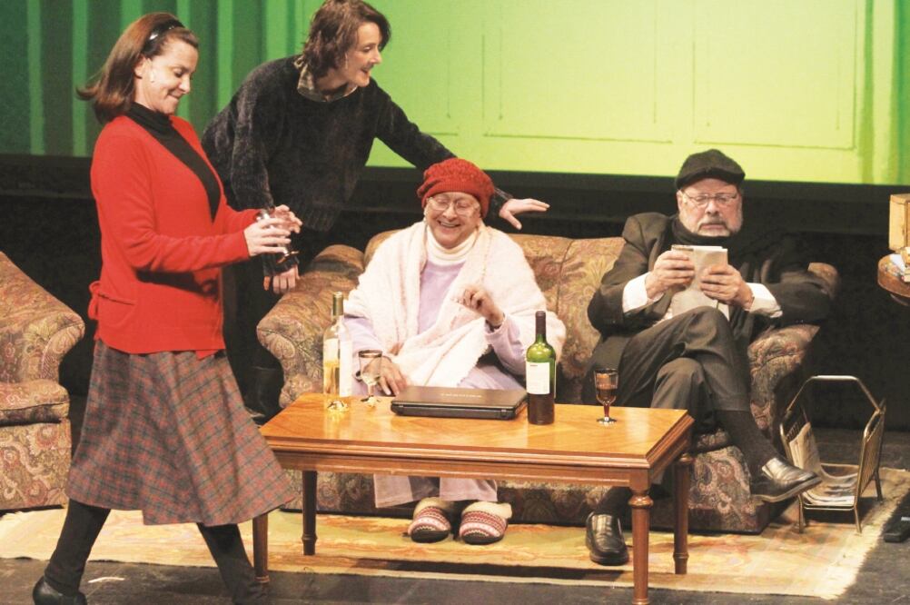 Susana (al centro) interpreta a una madre a punto de morir (CARLOS MEJIA. EL UNIVERSAL)